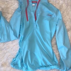 baby blue Columbia pull over